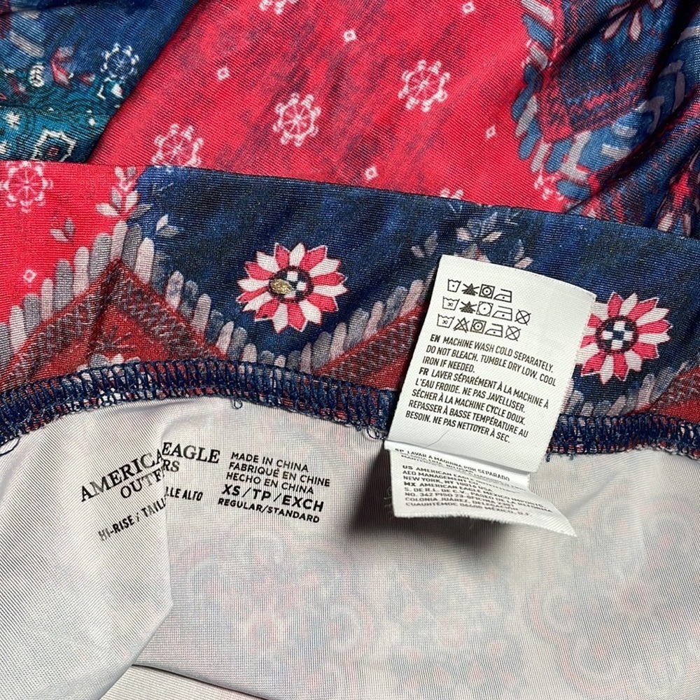 AMERICAN EAGLE OUTFITTERS high rise printed leggings in women’s size XS - Picture 7 of 8